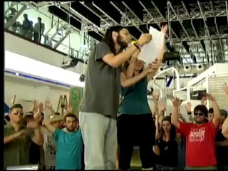 Un centenar de "indignados" toma la sede de la televisión pública de Murcia