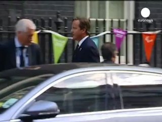 El primer ministro británico realiza su primer reajuste...