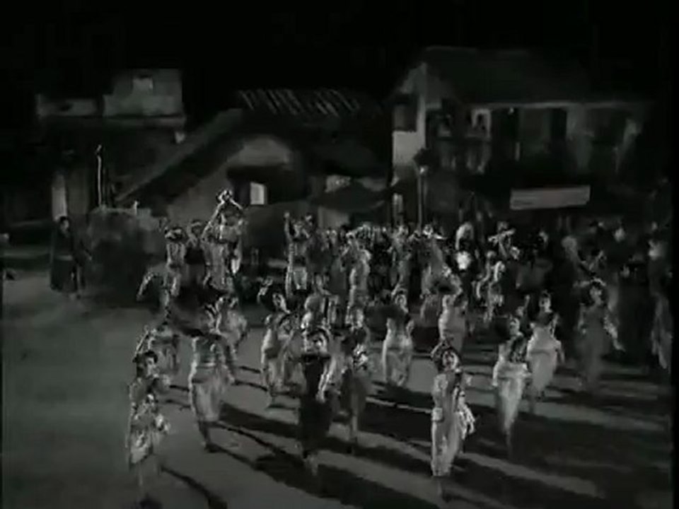 Chunri Sambhaal Gori -  Baharon Ke Sapne (1967)  -   Lata, Manna Dey -