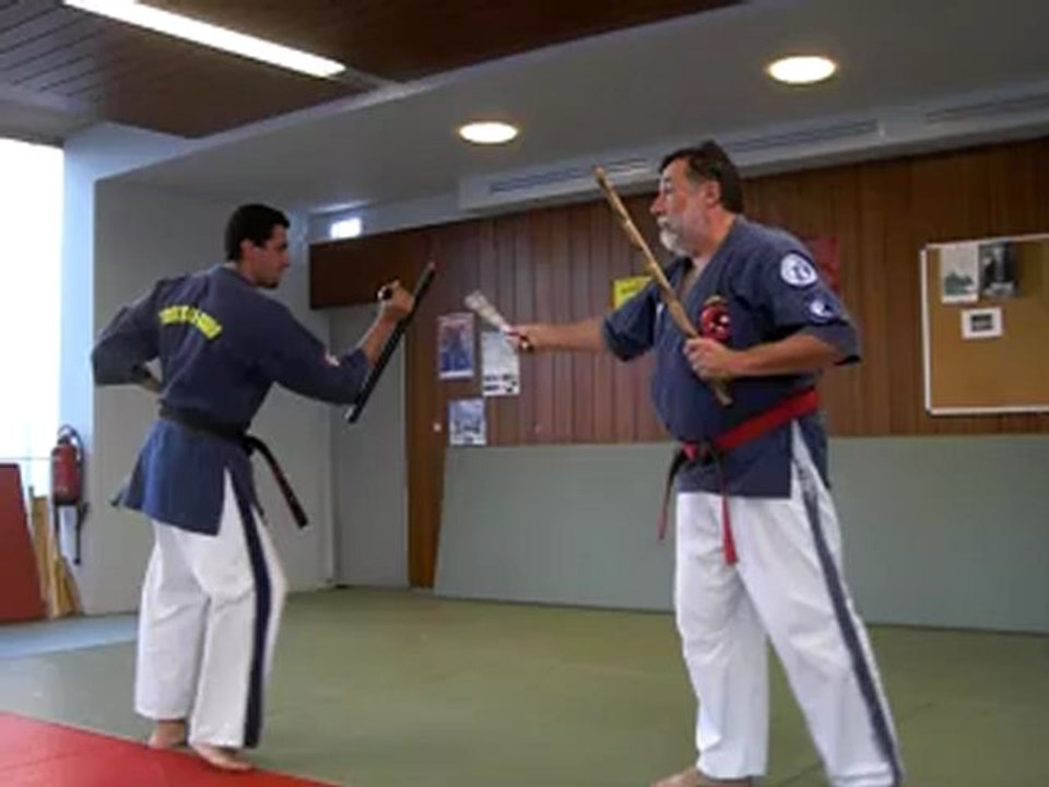 Educatif  Tambo contre tonfa