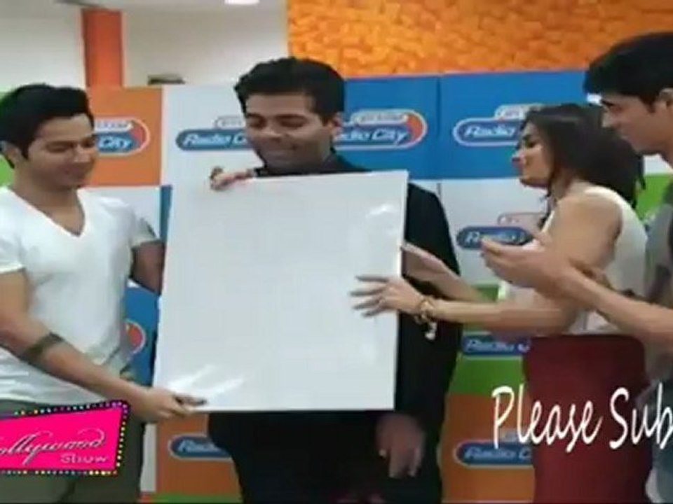 Hot Alia Bhatt's Pose for Camera