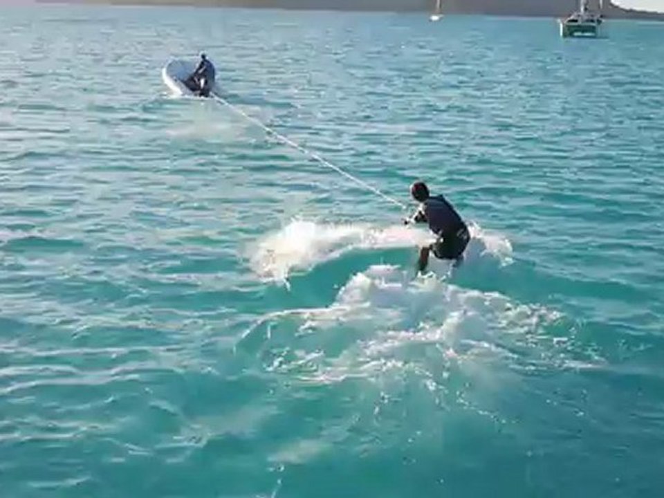 Samuel fait du wake-board 1