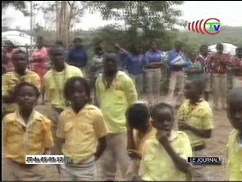 Le ministre Anatole Collinet Makosso visite les scouts du site de Djoumouna