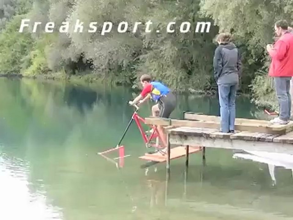 Faire du vélo sur l'eau