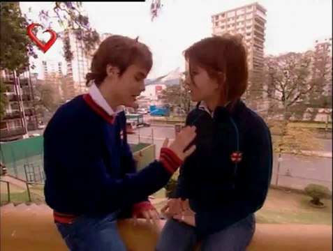 Rebelde Way 123, besos en la plaza