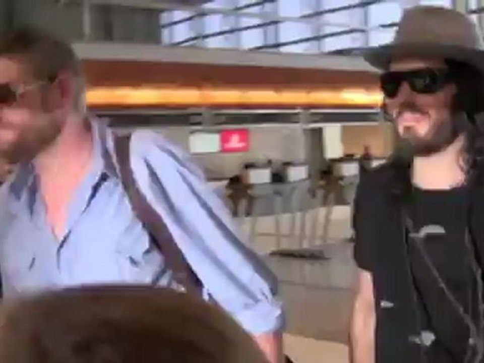 Celebrity Bytes: Russell Brand Leaps to Geri Halliwell's Defense