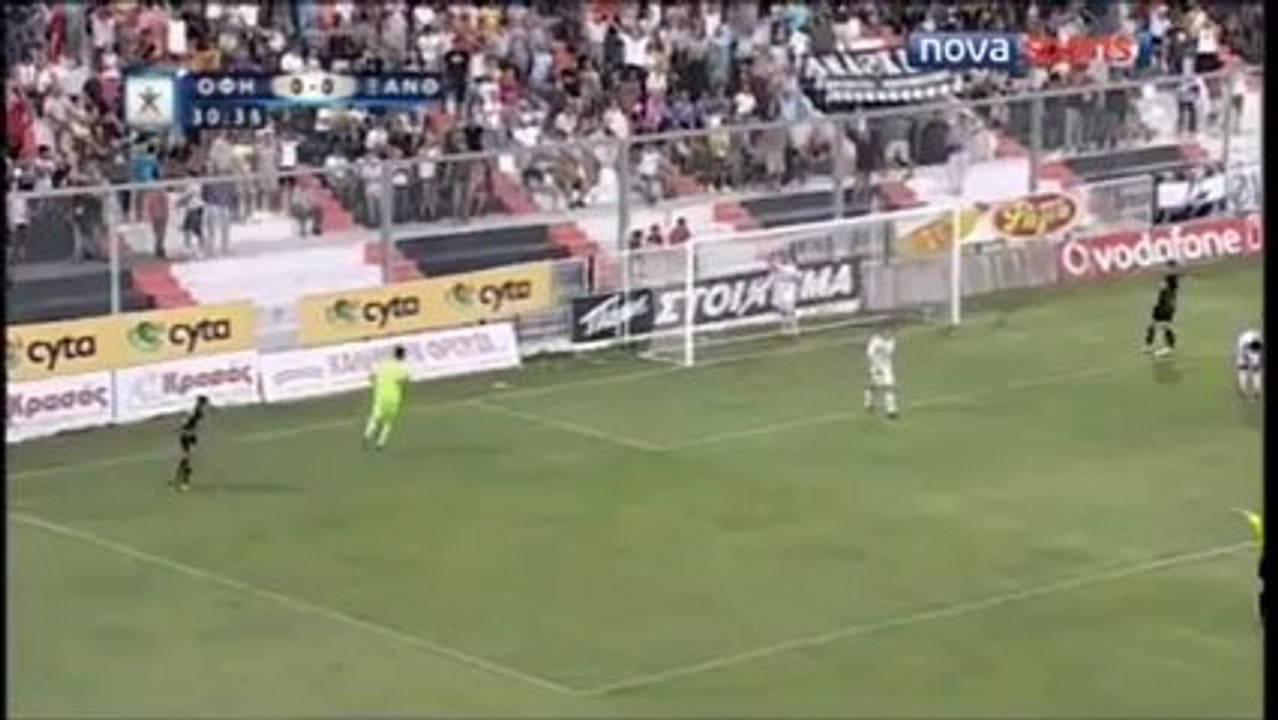 Árbitros gregos fazem passes para golo