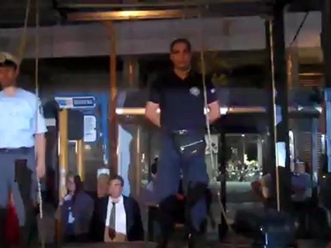 Κρεμάλα έξω από το υπουργείο Οικονομικών