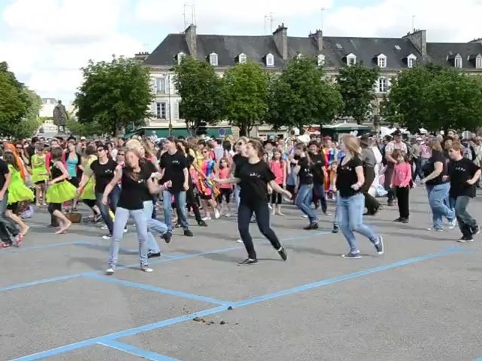 Pondi Parade 2012 MJ Breizh Story Flash Mob