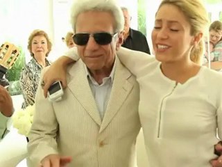 Shakira felicita a su padre con un vídeo en el que ambos cantan juntos