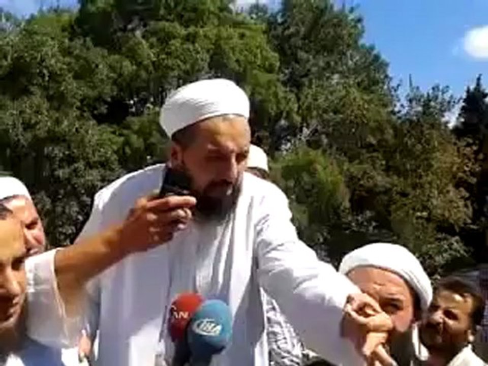 Şehit Bayram Hoca'nın kabri başında dua ve sohbet