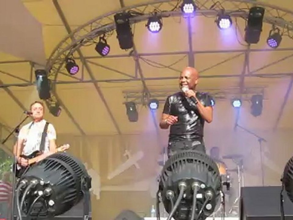 Emile et Images - Corps à corps (2012)