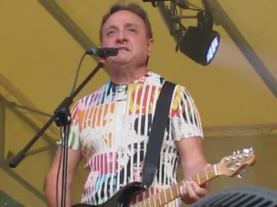 Emile et Images - Plus près des étoiles (extrait 1 - 2012)