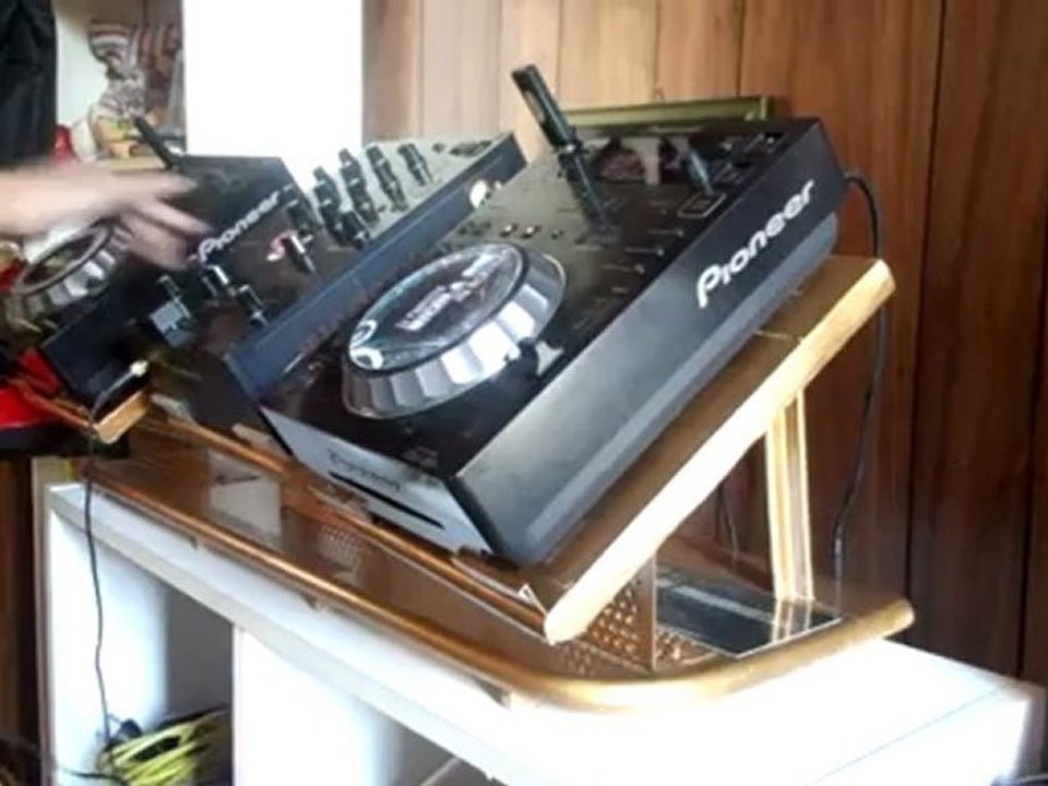 Nicola boi piooner cdj 350 live set house music 2012