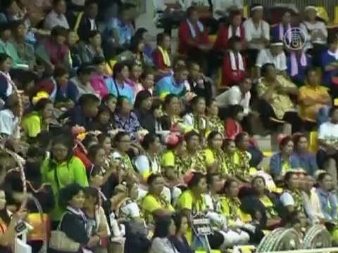 Сотни таек крутят хулахуп