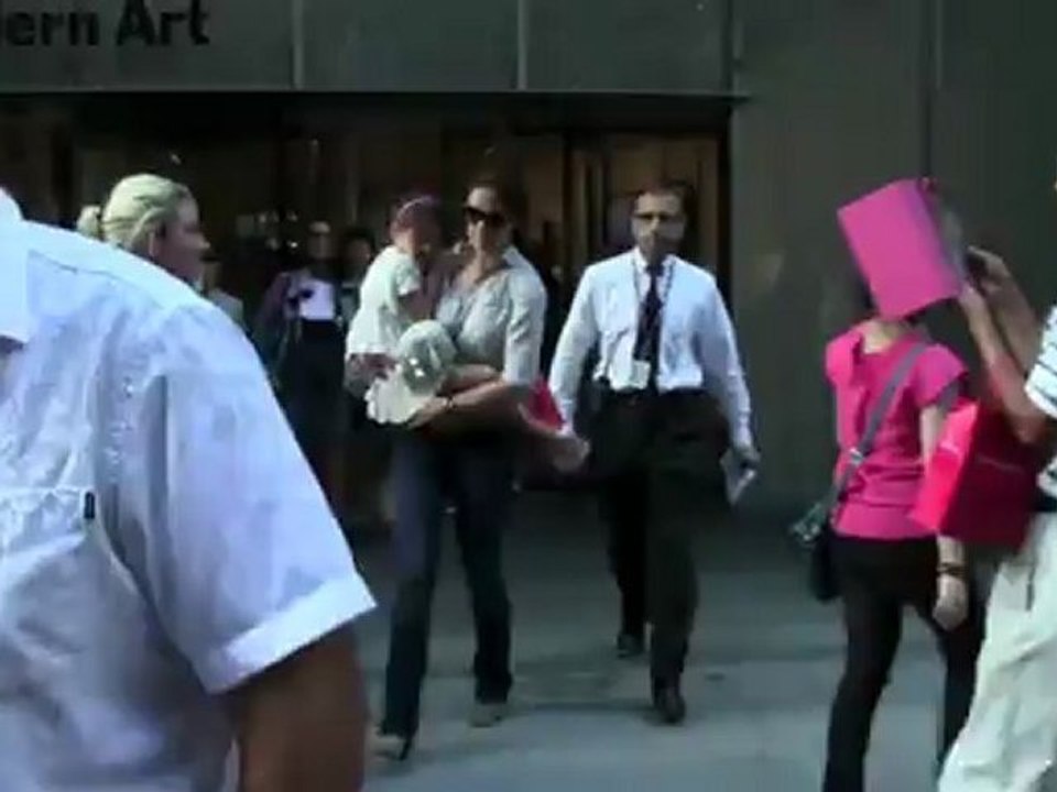 Katie Holmes macht Kosmetik