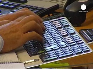 La prima de riesgo española baja hasta alrededor de 400...