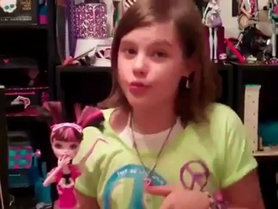 monster-high-dead-tired-draculaura