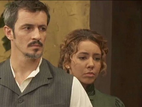 Alfonso y Emilia 394. ¿A quién busca con la mirada doña Francisca?