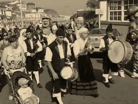 Gigantes y Cabezudos llenan las calles de Vega 2012