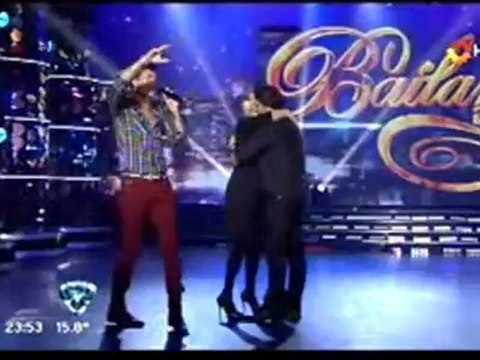 CARMEN BARBIERI Y MATÍAS ALÉ SE COMIERON LA BOCA EN EL BAILANDO