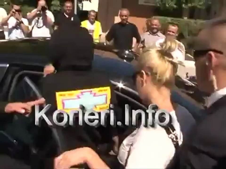 Rita Ora arrin në Kosovë