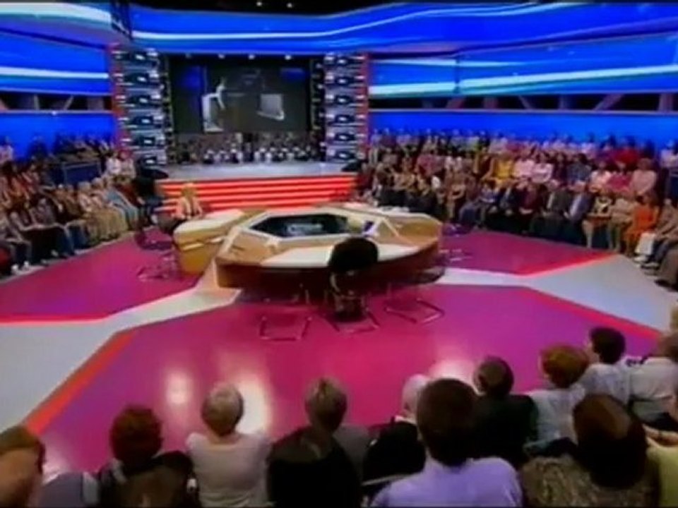 Nina patea a su maestro  (Segodnia Vecherom 08/09/1012)
