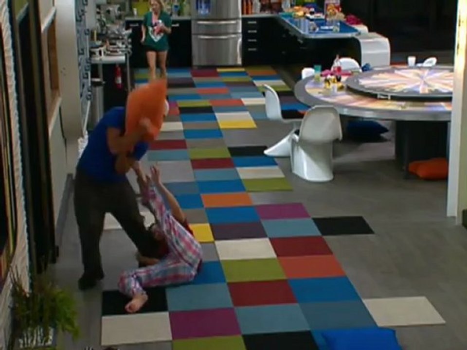 Pillow FIGHTTTTTT