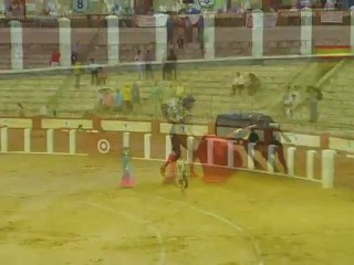 JAVIER CASTAÑO TOCA PELO EN TARDE DESLUCIDA EN VALLADOLID