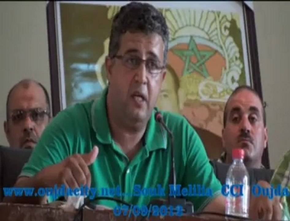 السيد محمد محب  يتحدث لتجار سوق مليلية  بوجدة عن التدابير المتخذة  لتغيير القرارات القديمة بقرارات جديدة