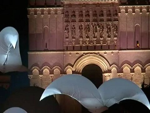 Angers : la déambulation nocturne des Accroche-Coeurs