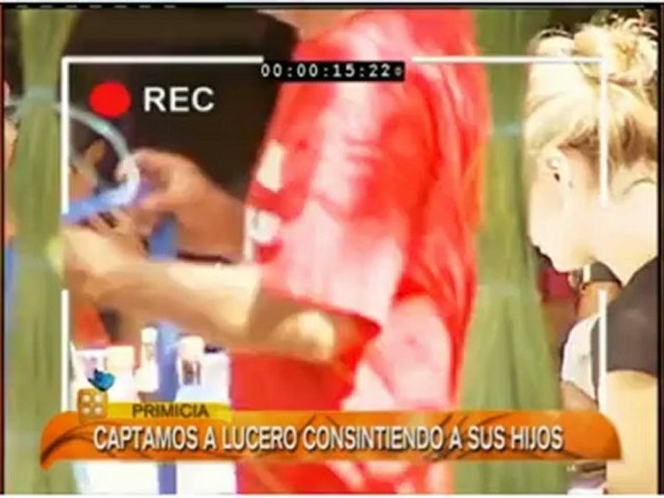 lucero consiente a sus hijos