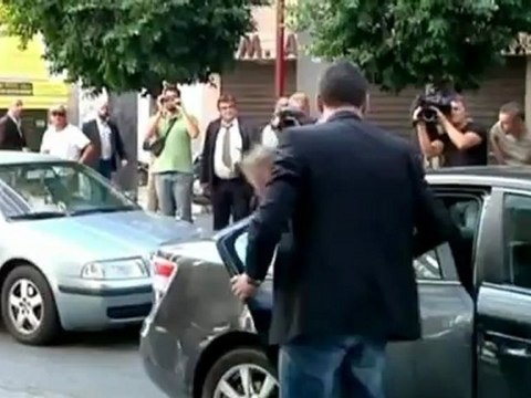 Troika and Greek finance minister begin crucial meeting in Athens