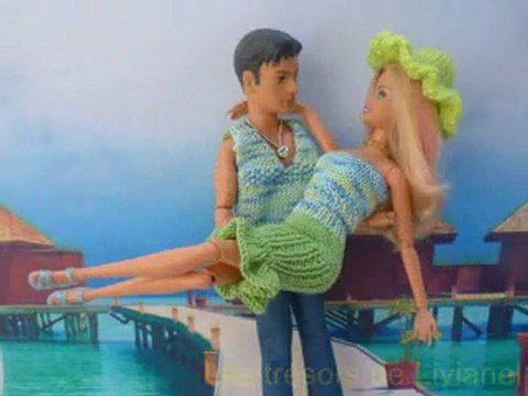 Créations au tricot pour couples de poupées mannequins