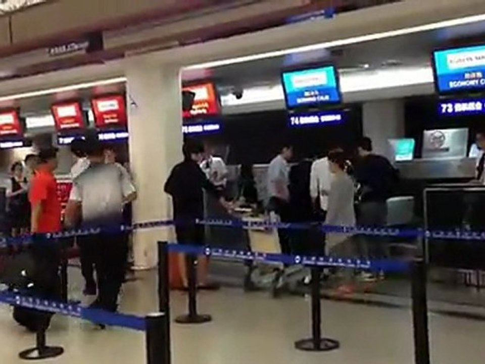 Yoon Sang Hyun ユンサンヒョン 윤상현 尹相鉉 9/9/12 Shanghai airport leaving (Fancam 6)