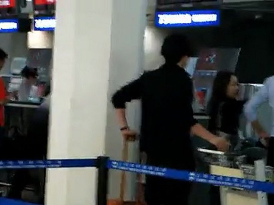 Yoon Sang Hyun ユンサンヒョン 윤상현 尹相鉉 9/9/12 Shanghai airport leaving (Fancam 3)