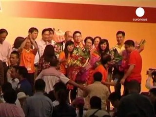 Hong Kong: Le camp pro-démocrate garde sa minorité de...
