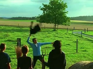 Mugamoodi - Vaaya moodi Song Full Visual