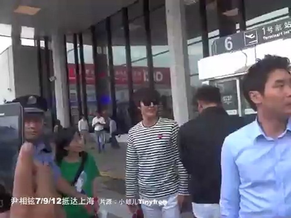 Yoon Sang Hyun ユンサンヒョン 윤상현 尹相鉉 9/9/12 Shanghai airport arrival (小蛙兒Tinyfrog)