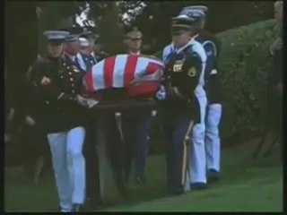 Los restos mortales de Edward Kennedy descansan en el Cementerio de Arlington