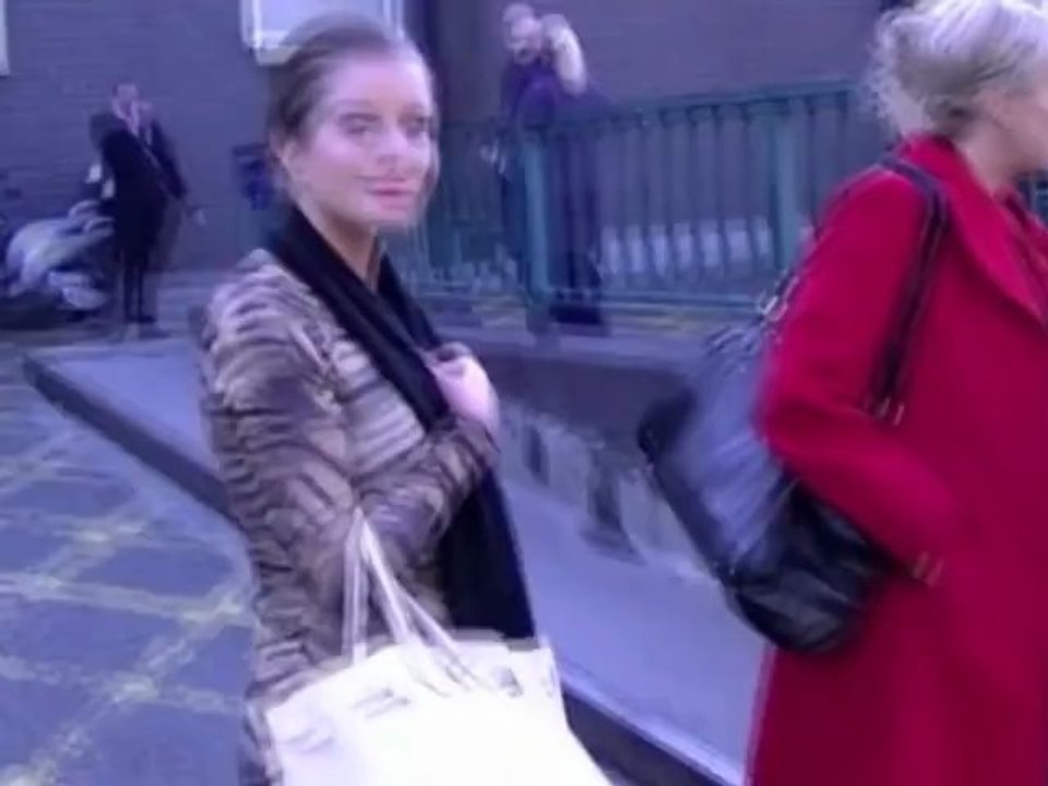 Celebrity Bytes: Helen Flanagan Shows Off Her Sexy Body in a Swimsuit