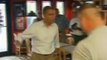 BBC Arabic - ‮بالصوت والصورة - ‮أوباما يستقبل بالأحضان في مطعم جمهوري
