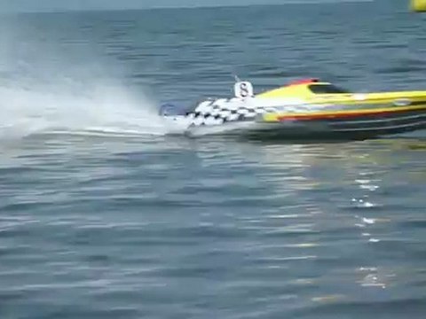 Race-Rocket RC offshore 26cc de Wil plage du Jaï/Marignane