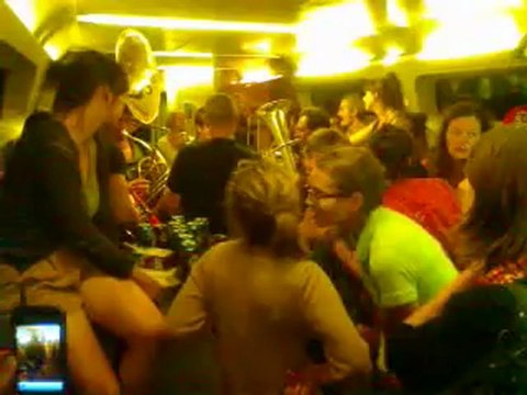 2012_09_08 - Fanfare au wagon bar - TGV Bordeaux Paris
