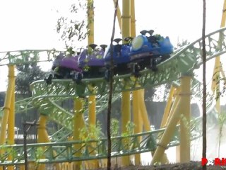 Vidéo des premiers tests de D’wervelwind à Toverland