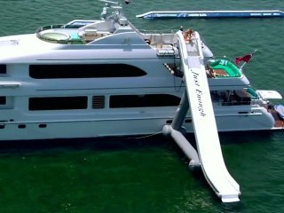 Toboggan et jouets pour Yacht