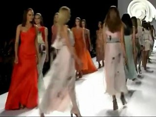 Herrera shows off fluid lines for spring 2013