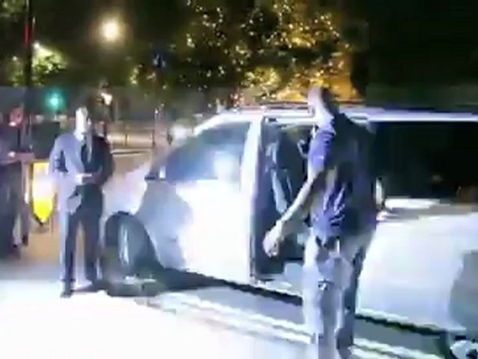 Rihanna Shows Off New Tattoo