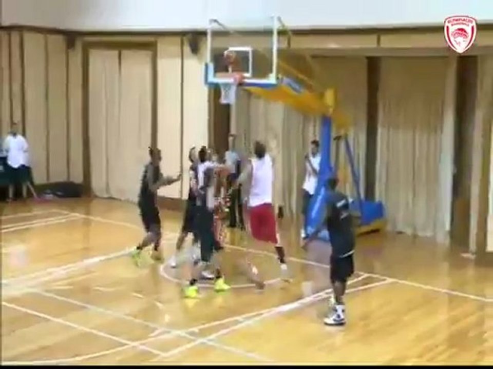 Το πρώτο καλάθι του Περπέρογλου με τον Ολυμπιακό σε φιλικό προετοιμασίας