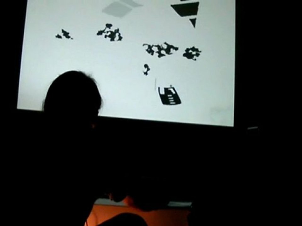 Performance "Des agrégats" par Weigel Frédéric, exposition Décoinçage de Daniel Aulagnier